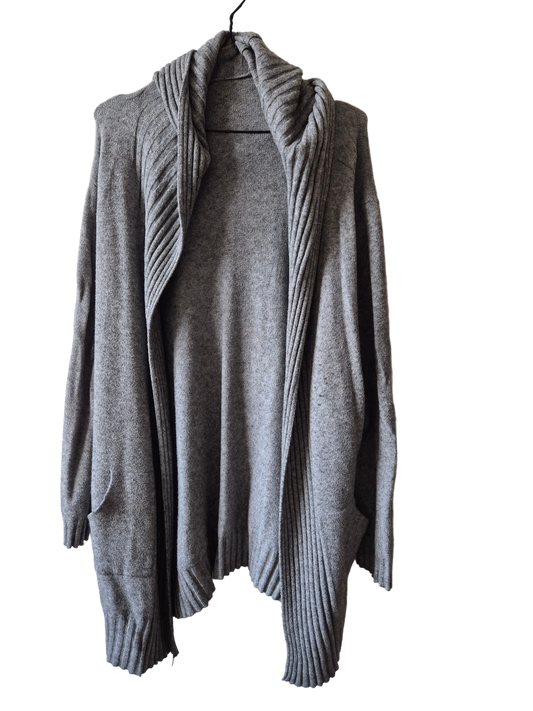 Lang cardigan - str 44 (gæt)